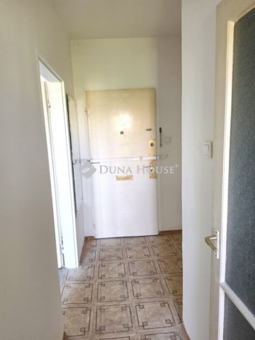 Eladó panellakás, Pécsett 34.9 M Ft, 2 szobás