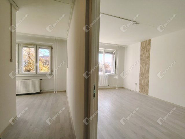 Eladó panellakás, Székesfehérvárott 39.95 M Ft, 1 szobás