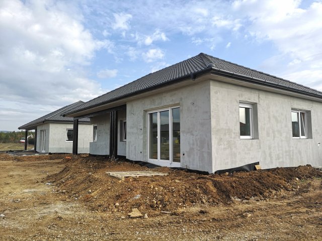 Eladó családi ház, Veszprémben 106 M Ft, 4 szobás