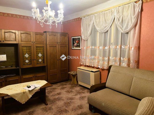 Eladó családi ház, Bugyin 52.99 M Ft, 2 szobás