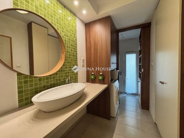 Eladó téglalakás, Budapesten, VIII. kerületben 110 M Ft