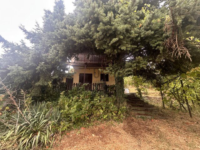 Eladó családi ház, Szekszárdon 7.99 M Ft, 2 szobás