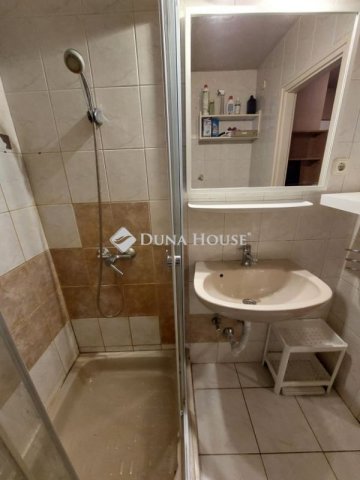 Eladó téglalakás, Baján 24.9 M Ft, 2 szobás