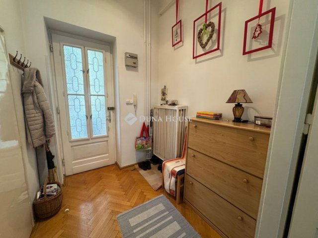 Eladó téglalakás, Budapesten, V. kerületben 170 M Ft, 2 szobás