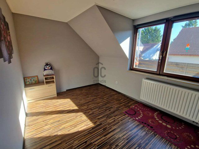 Eladó téglalakás, Tatán 97 M Ft, 4 szobás