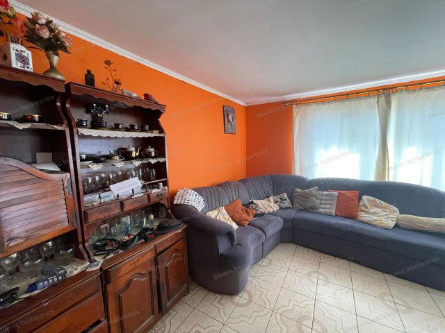 Eladó családi ház, Tatán 62 M Ft, 5 szobás