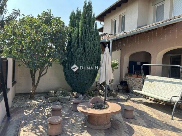 Eladó ikerház, Halásztelken 124.9 M Ft, 4 szobás