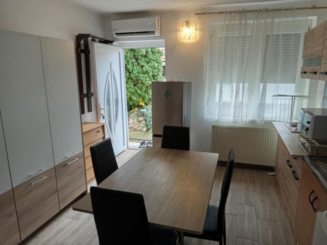 Kiadó téglalakás, albérlet, Pécsett 100 E Ft / hó, 1 szobás