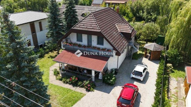 Eladó családi ház, Zamárdiban 179.9 M Ft, 8 szobás