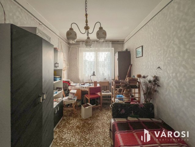 Eladó panellakás, Békéscsabán 22.5 M Ft, 2 szobás