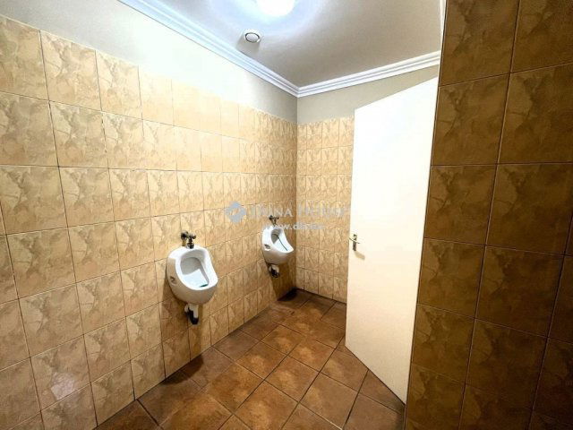 Eladó üzlethelyiség, Kisszálláson 53.9 M Ft