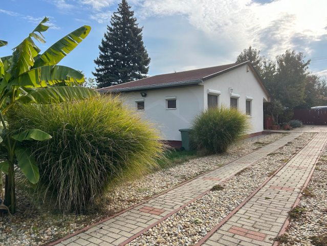 Eladó nyaraló, Velencén 53.5 M Ft, 2+2 szobás