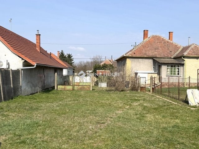 Eladó családi ház, Salköveskúton 38.9 M Ft, 2 szobás