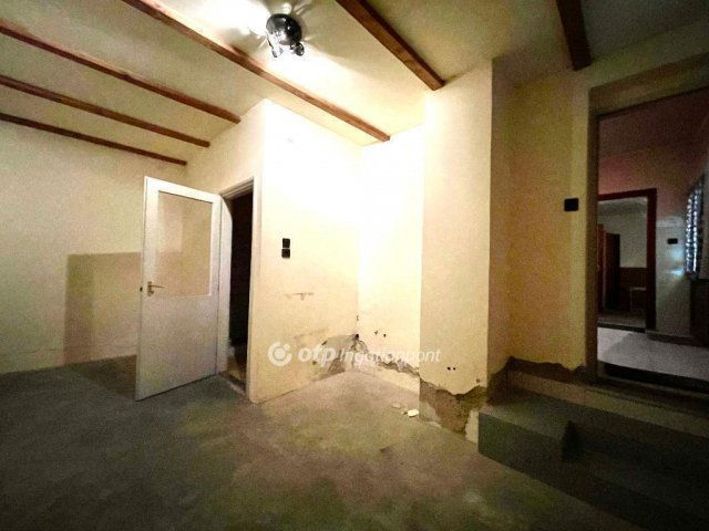 Eladó családi ház, Tatán 34.9 M Ft, 3 szobás