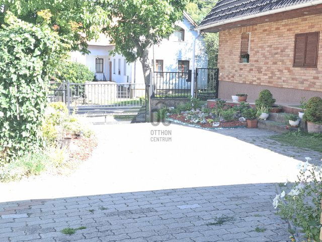 Eladó családi ház, Nagykovácsiban 265 M Ft, 7 szobás