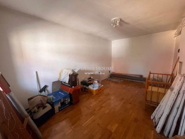 Eladó családi ház, Pécsett 73 M Ft, 6 szobás