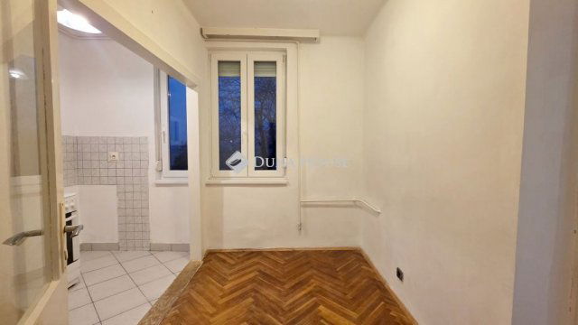 Kiadó téglalakás, albérlet, Szombathelyen, Paragvári utcában