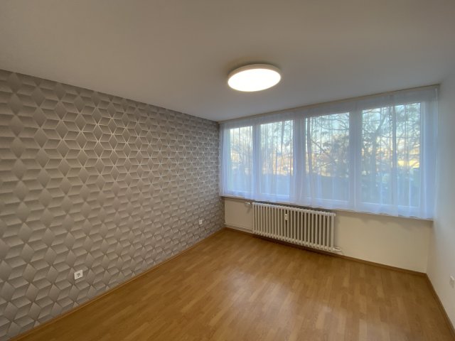 Eladó téglalakás, Nyíregyházán 52.5 M Ft, 3 szobás