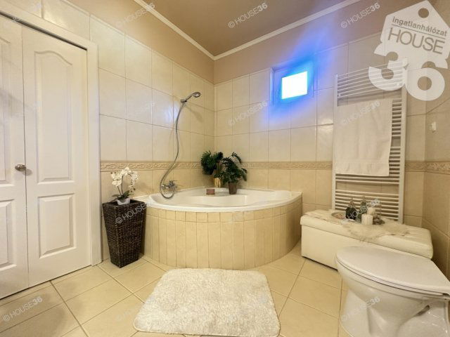 Eladó családi ház, Kecskeméten 139.9 M Ft, 4 szobás