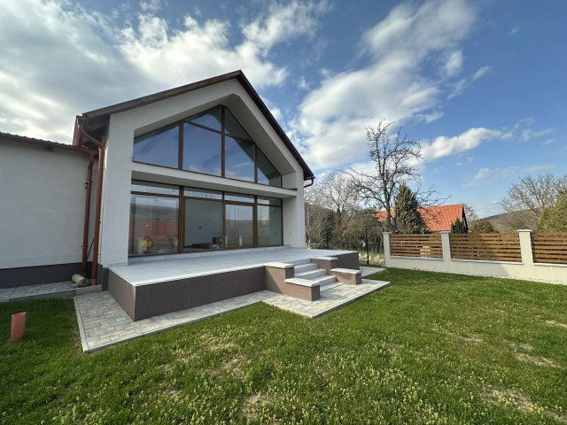 Eladó családi ház, Orfűn 134.9 M Ft, 3 szobás