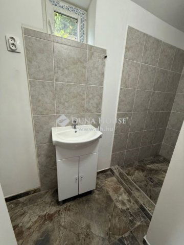 Eladó családi ház, Keszün 28 M Ft, 3 szobás
