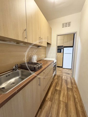 Kiadó panellakás, albérlet, Pécsett, Kerényi Károly utcában