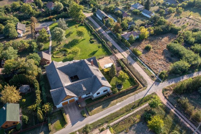 Eladó hotel, Kőteleken 290 M Ft, 13 szobás / költözzbe.hu