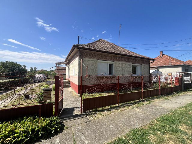 Eladó családi ház, Gyulán 32 M Ft, 2 szobás