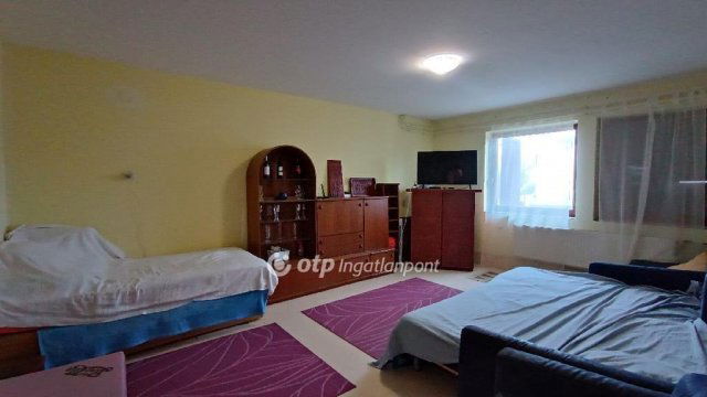 Eladó családi ház, Ádándon 52.5 M Ft, 4+1 szobás