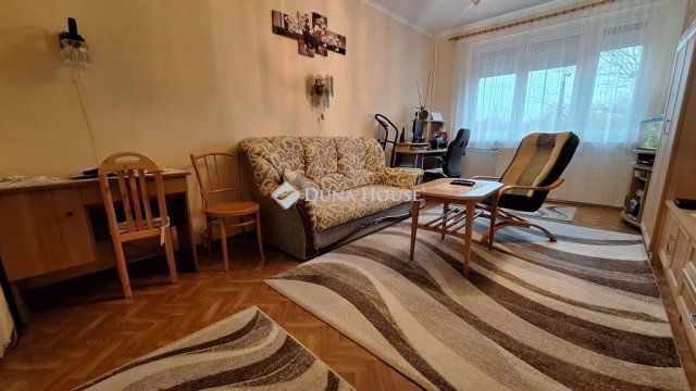 Eladó panellakás, Dunaújvárosban 37.5 M Ft, 2 szobás