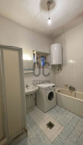 Eladó családi ház, Pécsett 56.8 M Ft, 5 szobás