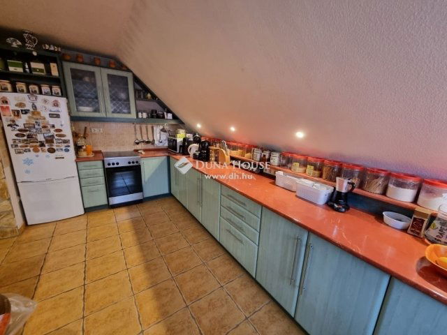 Eladó családi ház, Szigetszentmártonban 84.9 M Ft, 6 szobás