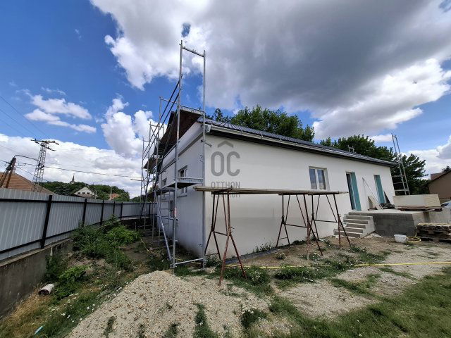 Eladó családi ház, Tápiószentmártonon 56.9 M Ft, 3 szobás