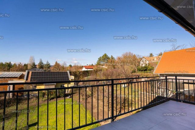 Eladó családi ház, Szentendrén 215 M Ft, 5 szobás