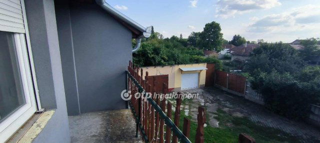 Eladó ikerház, Békéscsabán 35.9 M Ft, 3+1 szobás