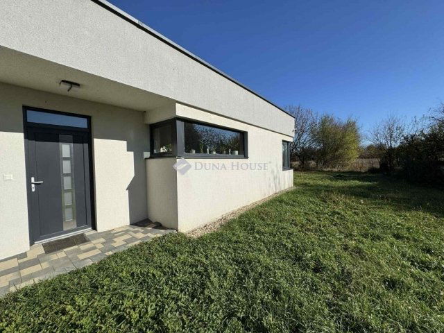 Eladó családi ház, Harkányban 149.9 M Ft, 4 szobás