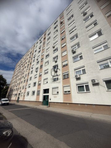 Eladó panellakás, Győrött 59.99 M Ft, 3 szobás