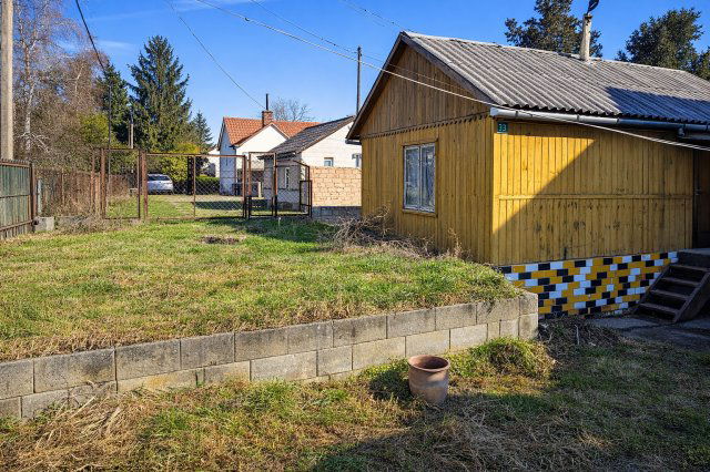 Eladó családi ház, Pécsett 42 M Ft, 2 szobás