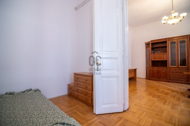 Eladó téglalakás, Budapesten, VI. kerületben, Weiner Leó utcában