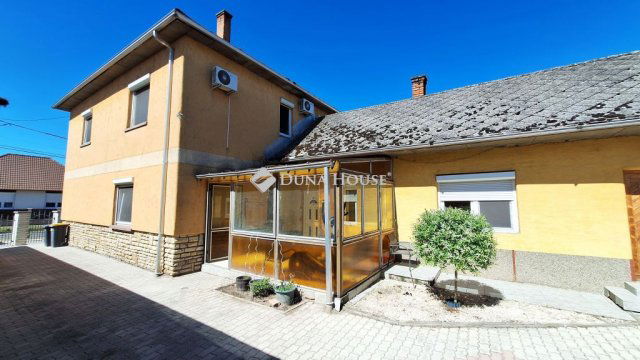 Eladó családi ház, Dabason 79.9 M Ft, 6 szobás