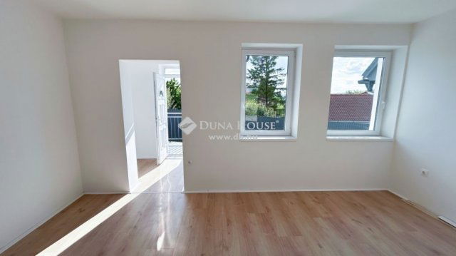 Eladó családi ház, Hosszúhetényen 77.9 M Ft, 4 szobás