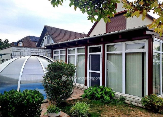 Eladó családi ház, Dunaújvárosban 88.9 M Ft, 2 szobás