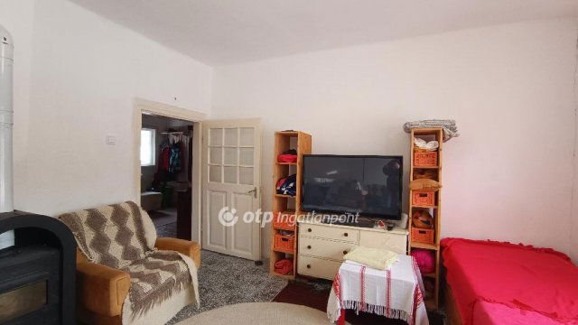 Eladó családi ház, Karádon 25 M Ft, 2 szobás