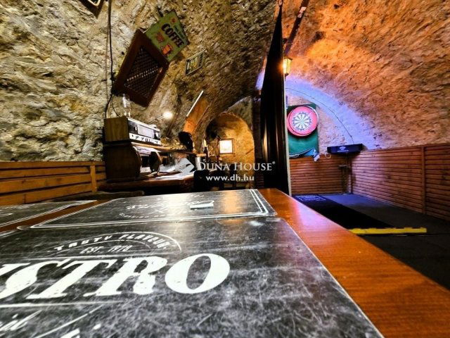 Eladó családi ház, Pilisvörösváron 199 M Ft, 8 szobás