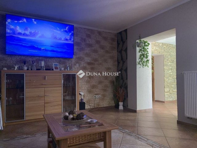 Eladó családi ház, Hőgyészen 42.9 M Ft, 4 szobás