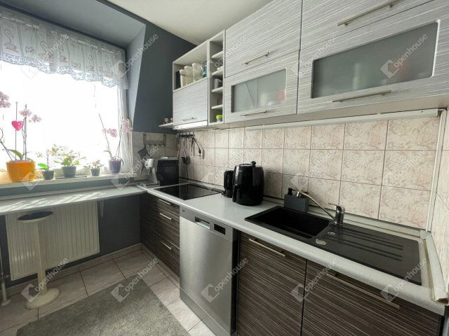 Eladó téglalakás, Tatabányán 89.9 M Ft, 4 szobás