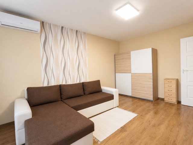 Eladó panellakás, Pécsett, Diána téren 39.9 M Ft, 1+1 szobás
