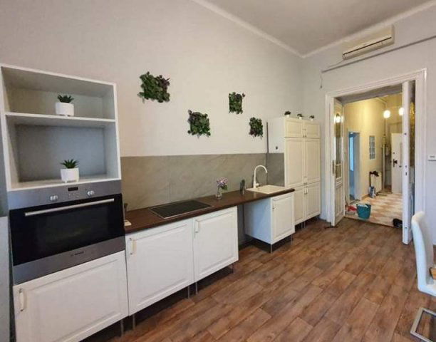 Kiadó téglalakás, albérlet, Pécsett, Rákóczi úton, 2 szobás