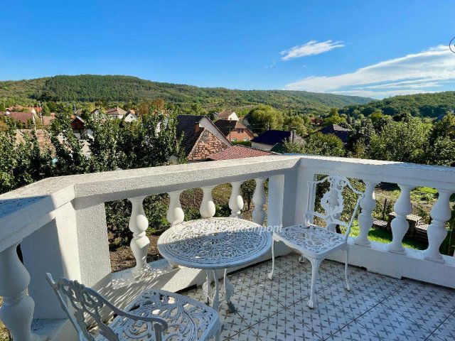 Eladó családi ház, Pencen 129.9 M Ft, 4+2 szobás