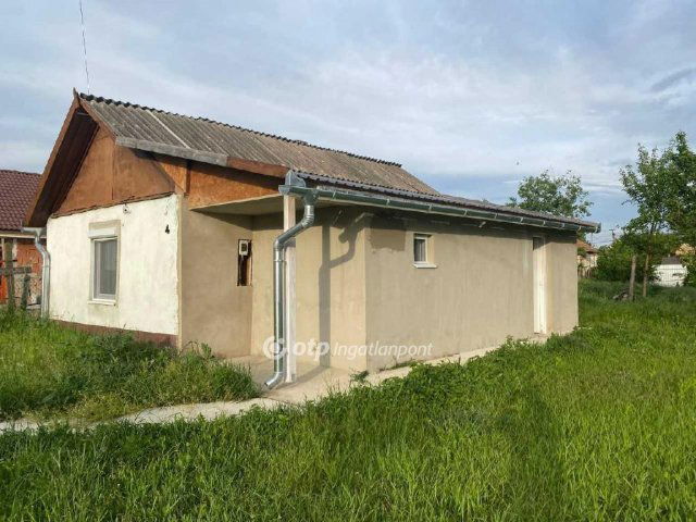 Eladó családi ház, Derecskén 11.8 M Ft, 1 szobás